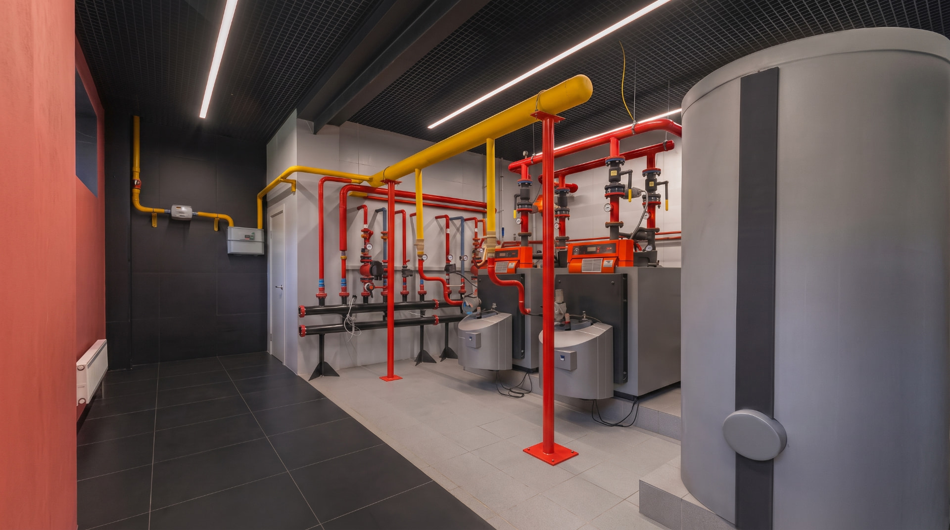 Chaufferie équipée de modules de cogénération et de ballons de stockage